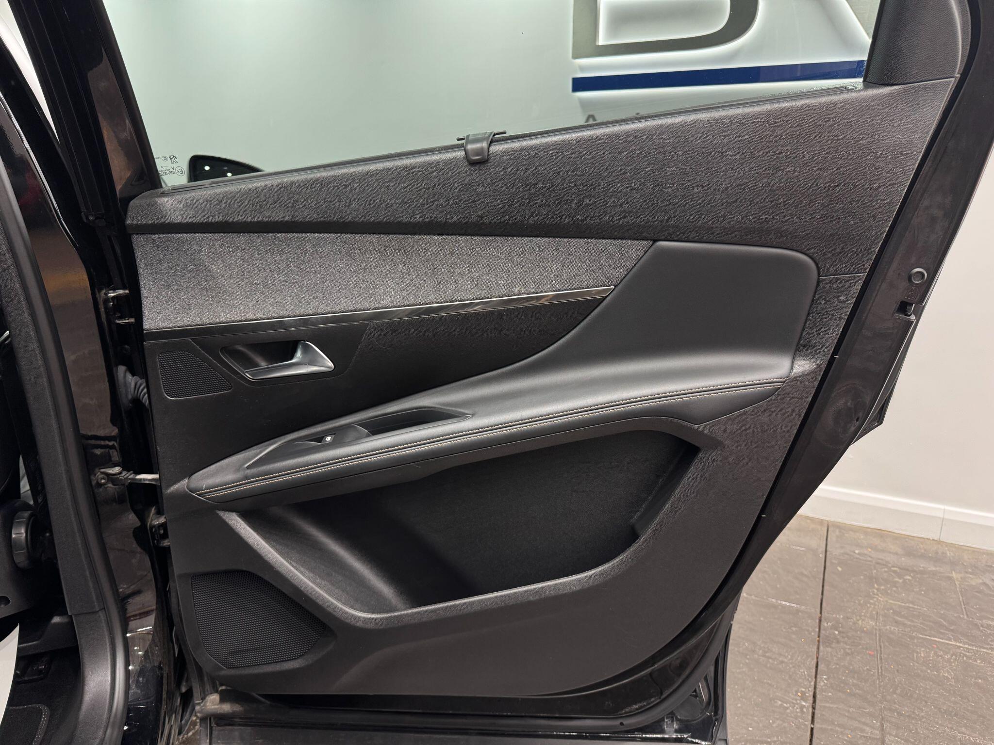 Peugeot 5008 view 44