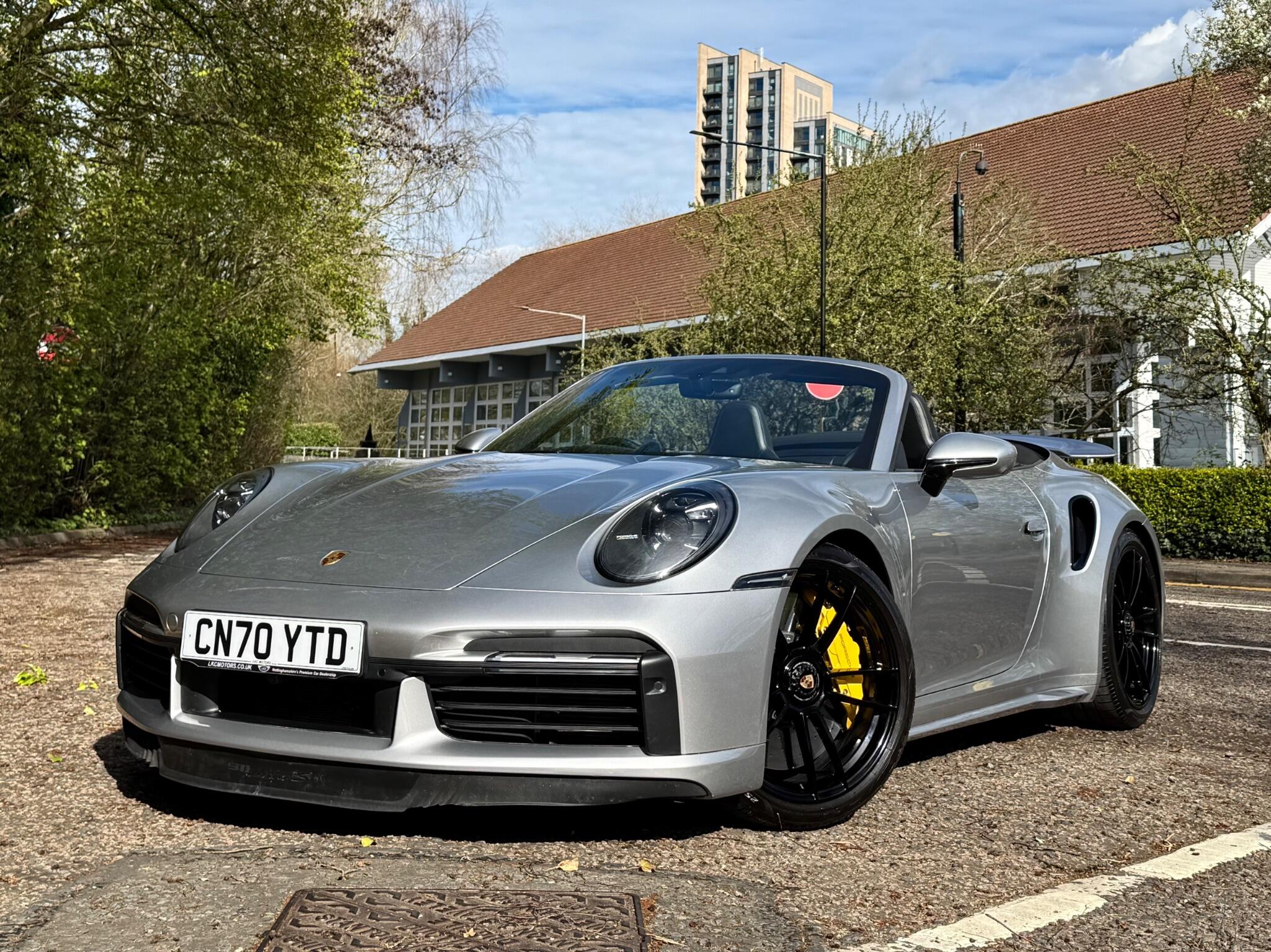 Porsche 911 view 16