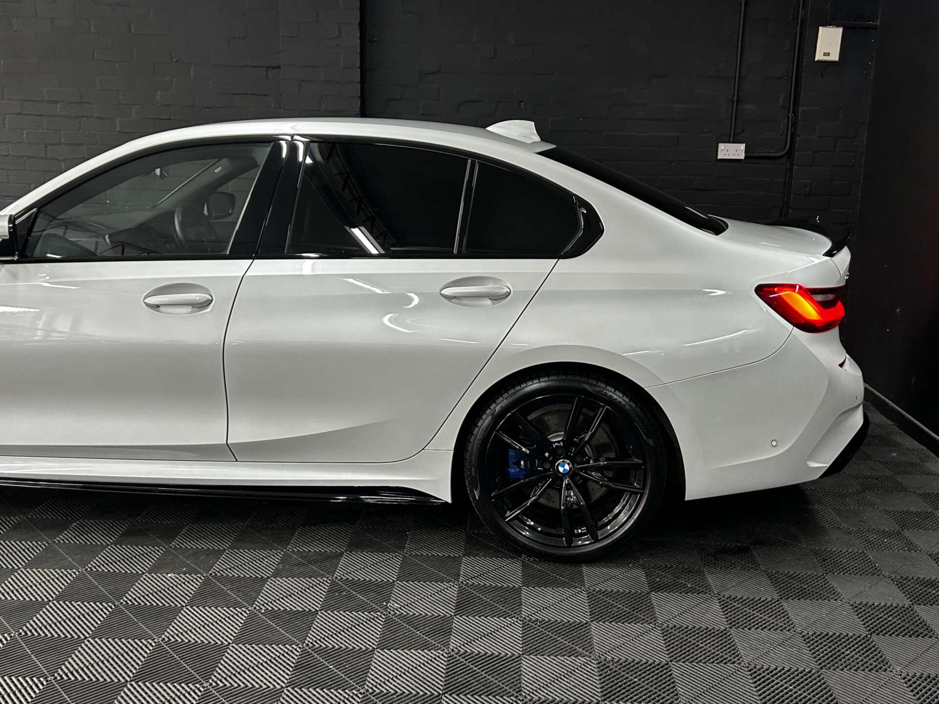 BMW 3 Series view 16