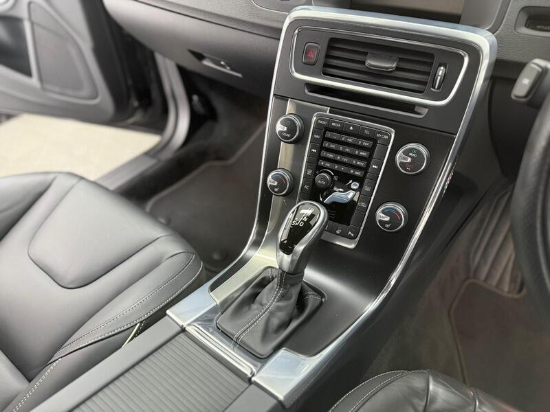 2014 Volvo V60 SOLD 3.0 T6 R-Design Lux Nav Estate 5dr Petrol Geartronic AWD Euro 5 (304 ps) • 15,000 miles image 17