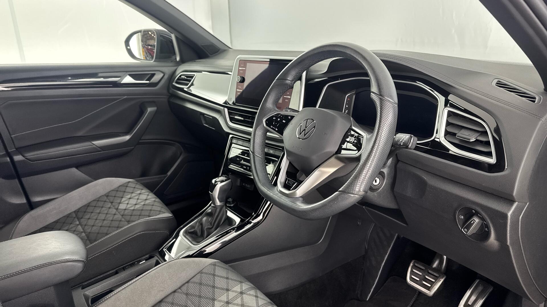 Volkswagen T-Roc view 9