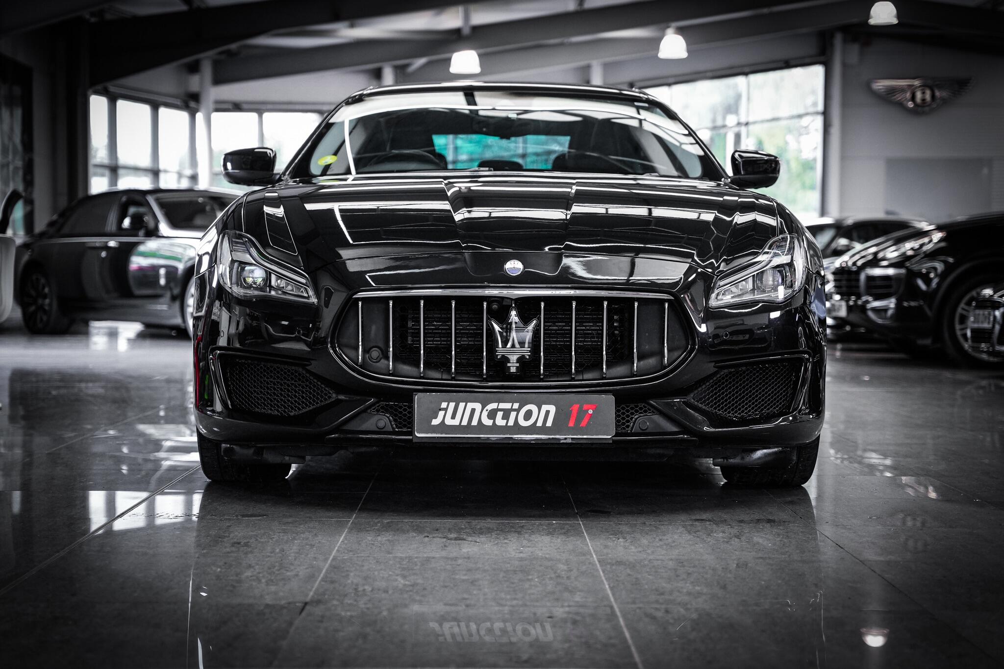 Maserati Quattroporte view 11