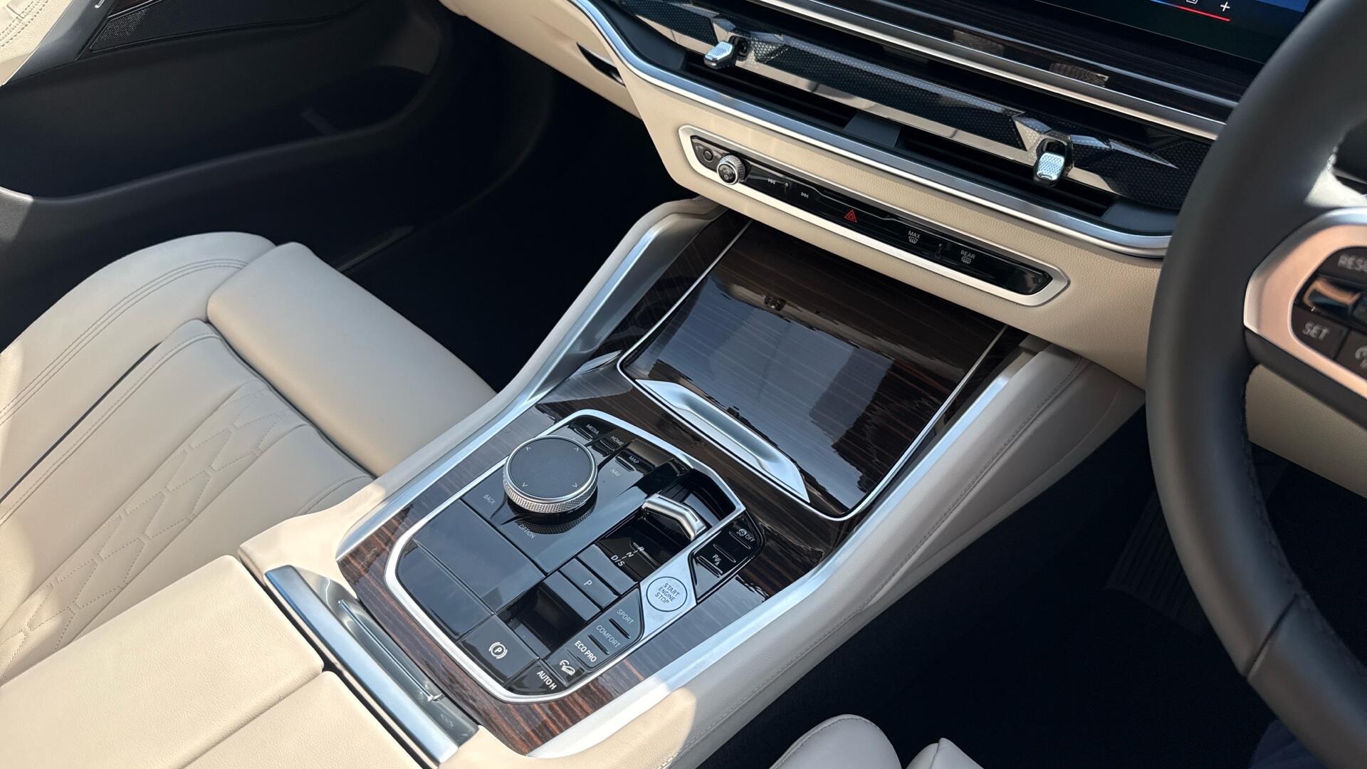 BMW X6 view 10