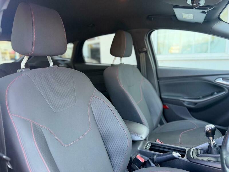 Ford Focus view 16