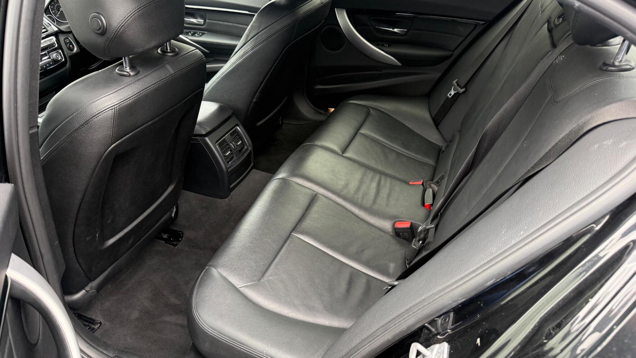 BMW 3 Series view 28