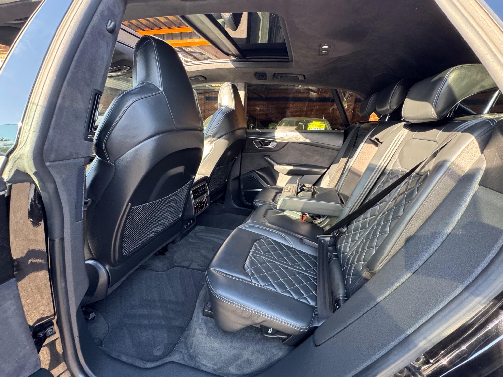 Audi Q8 view 13