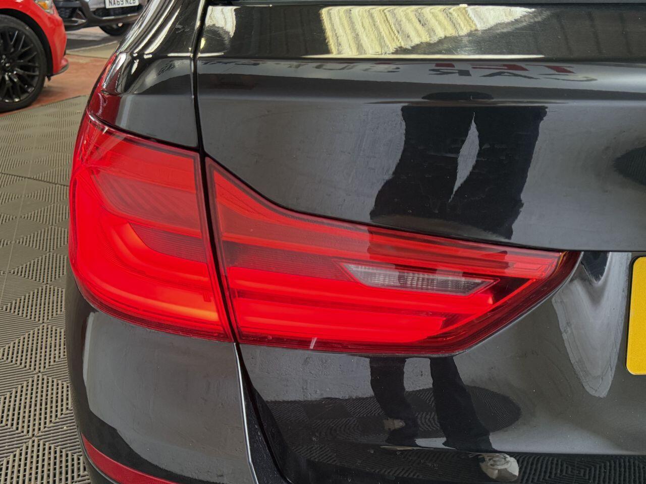 BMW 5 Series view 28