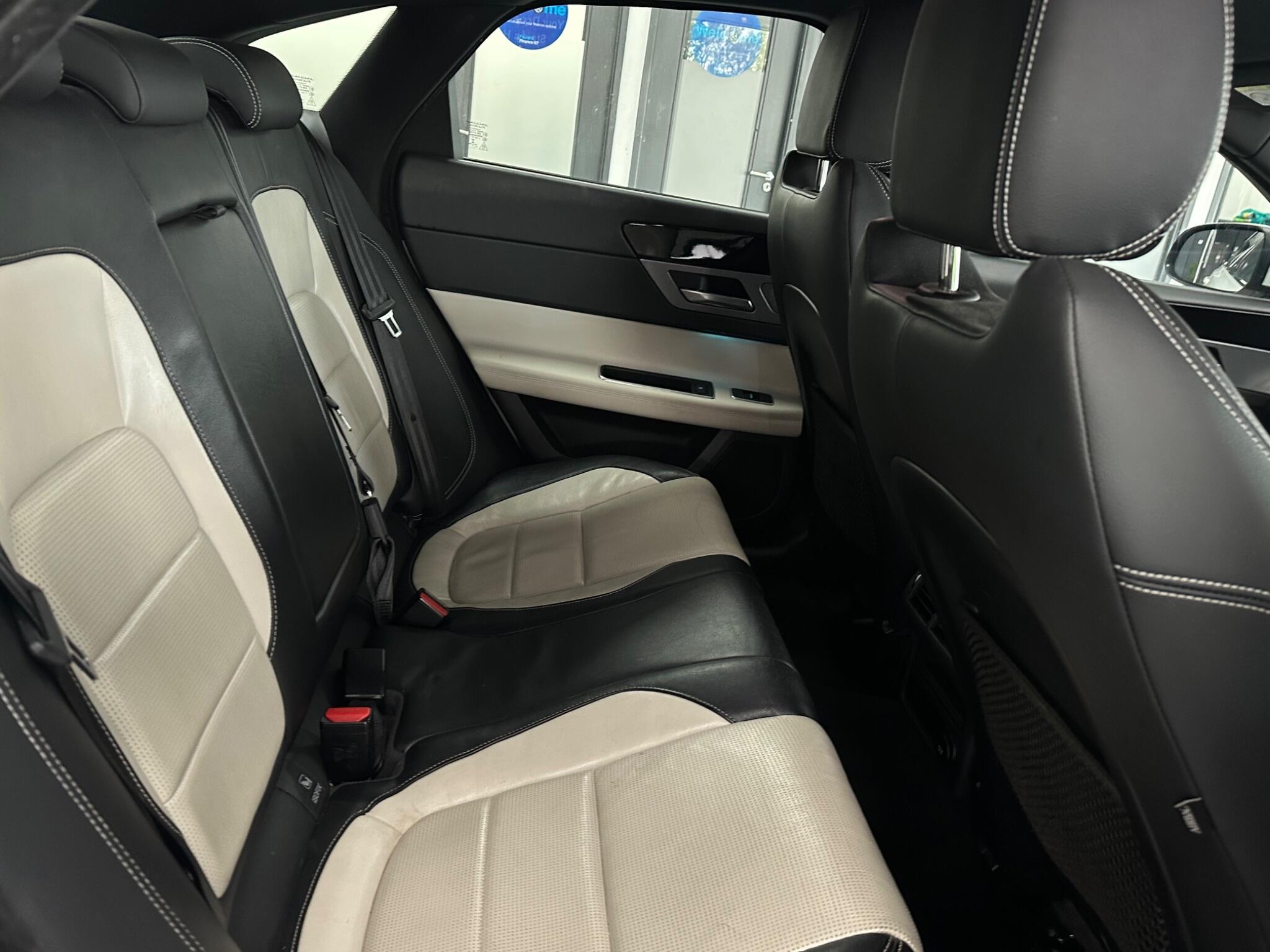 Jaguar XF view 23