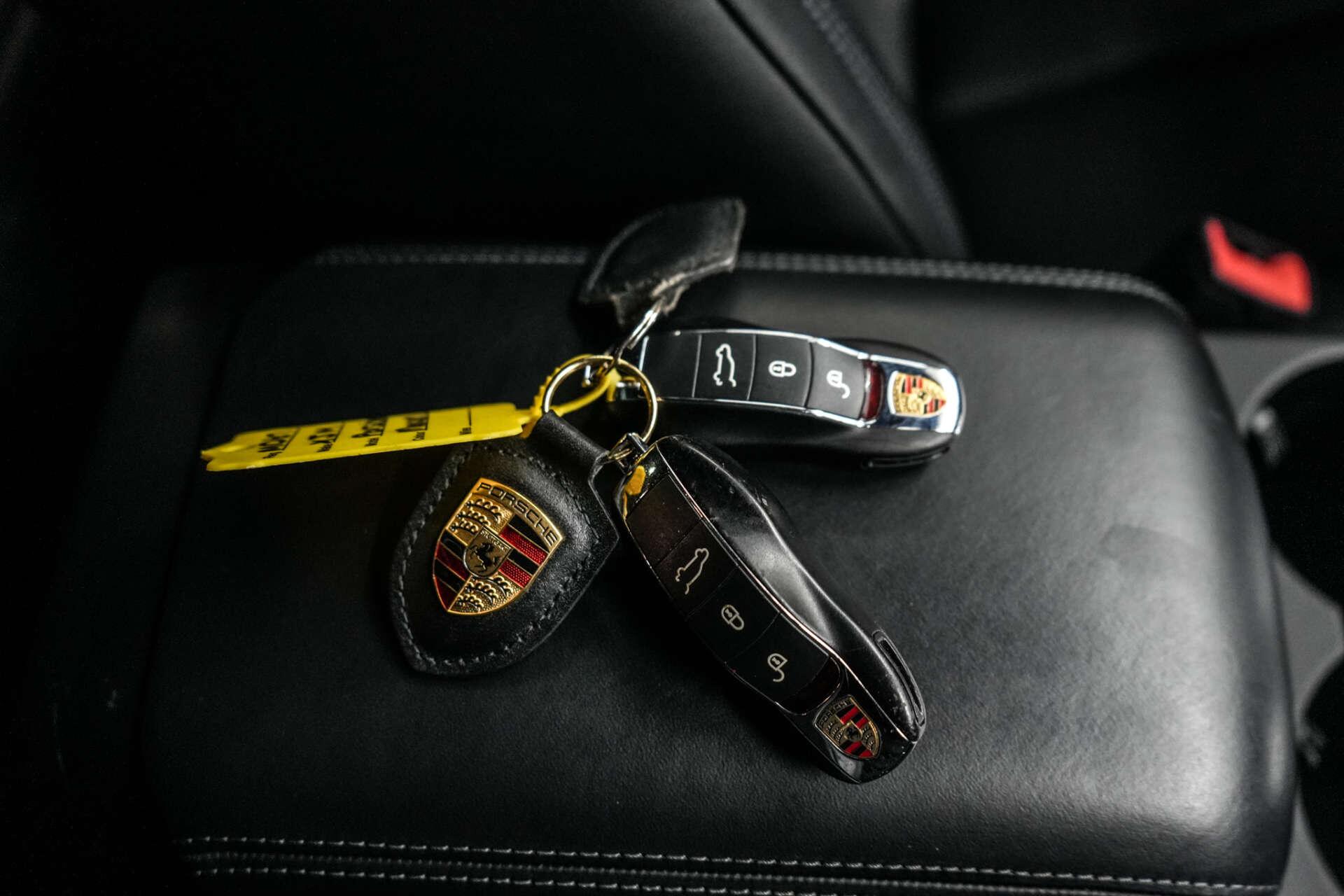 Porsche Macan view 28