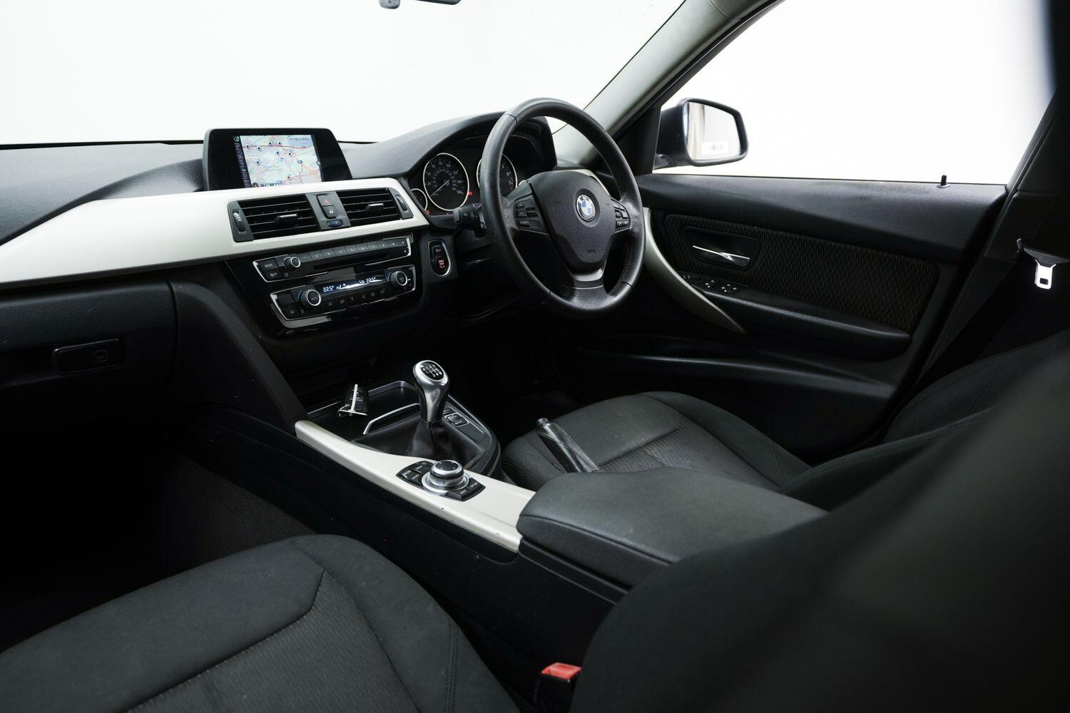 BMW 3 Series view 22
