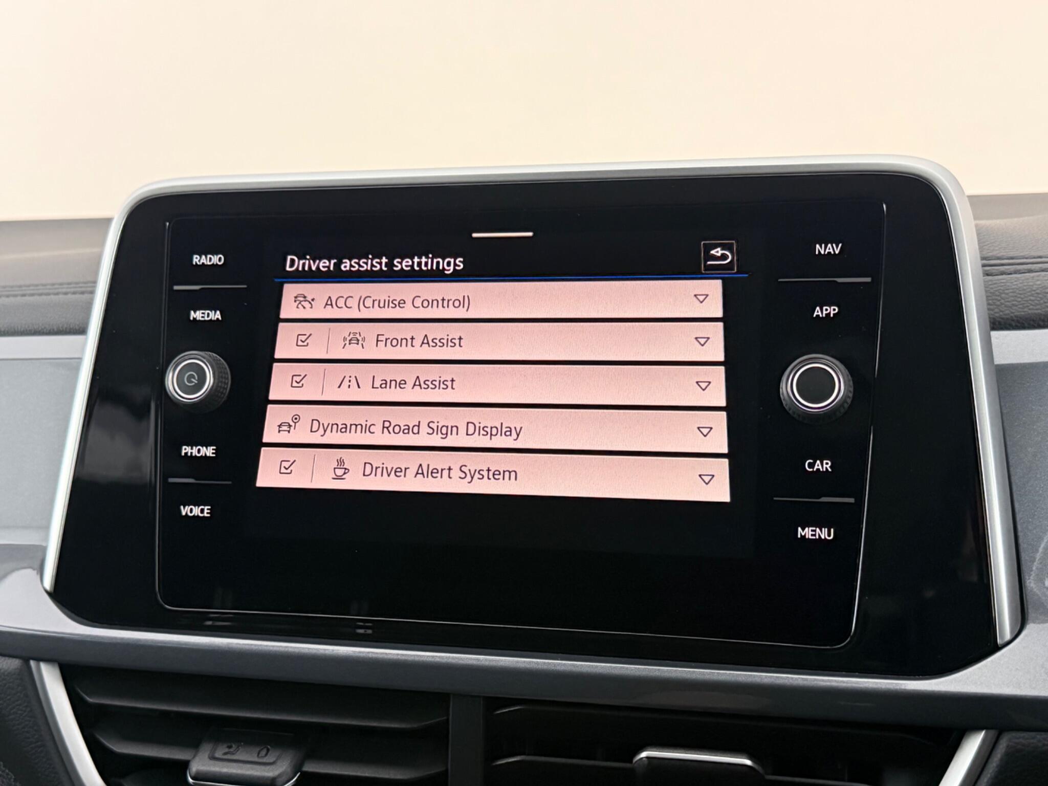 Volkswagen T-Roc view 28