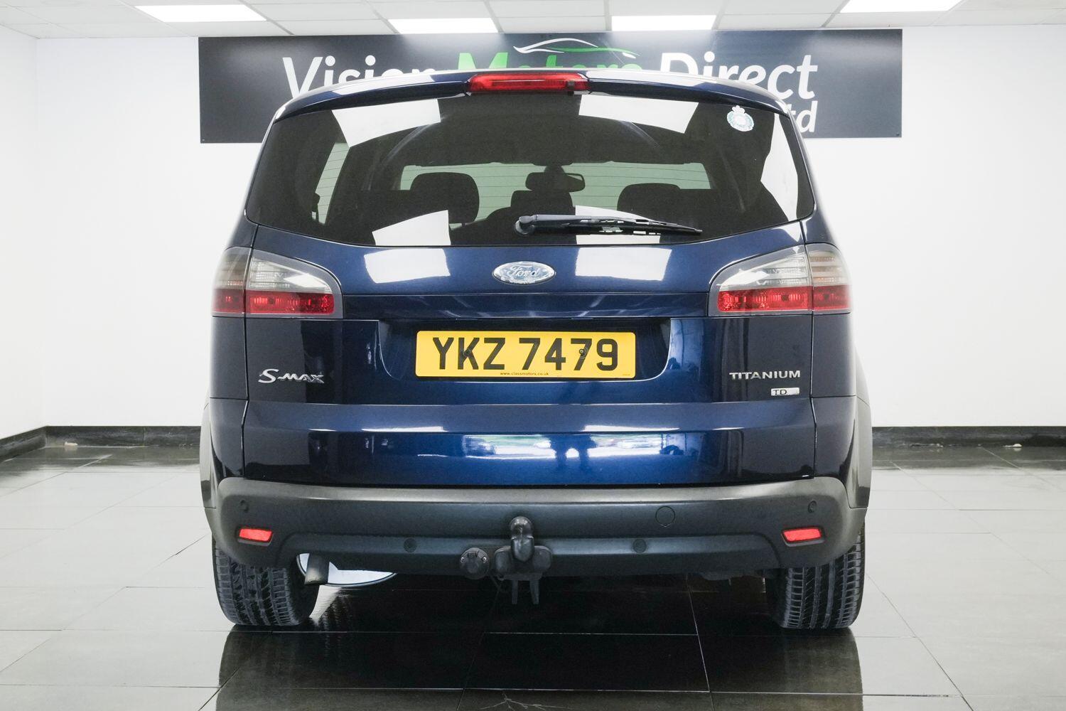 Ford S-Max view 3