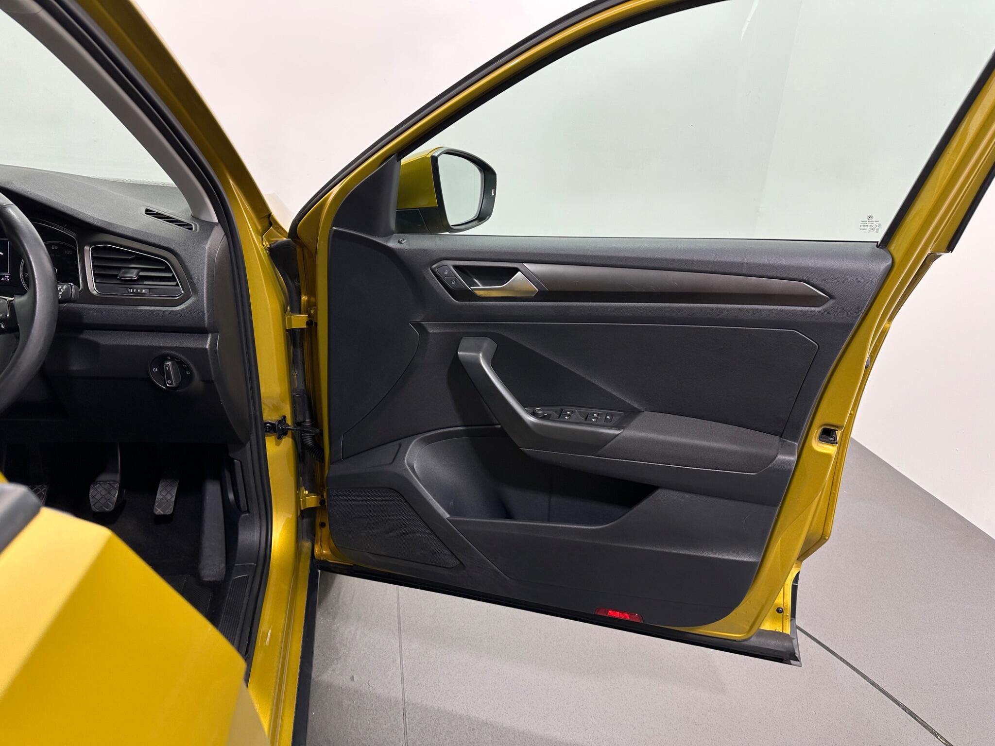 Volkswagen T-Roc view 30