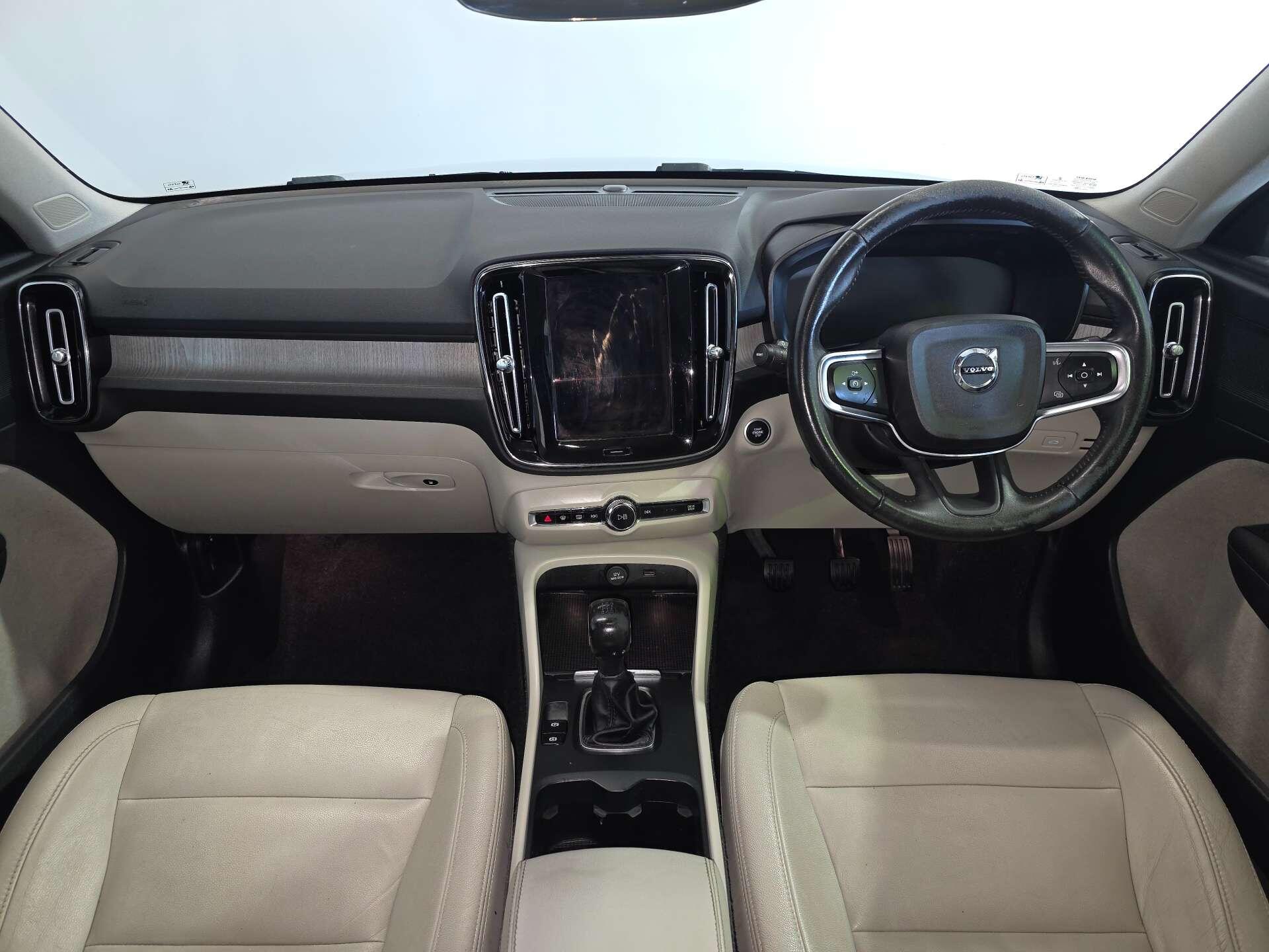 Volvo XC40 view 9