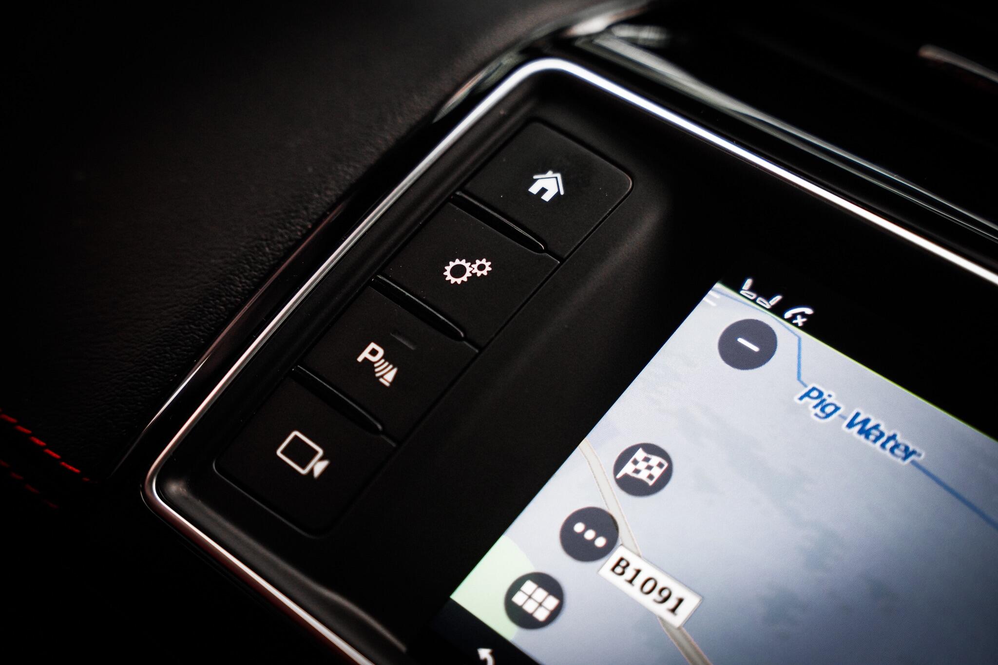 Jaguar F-Pace view 44