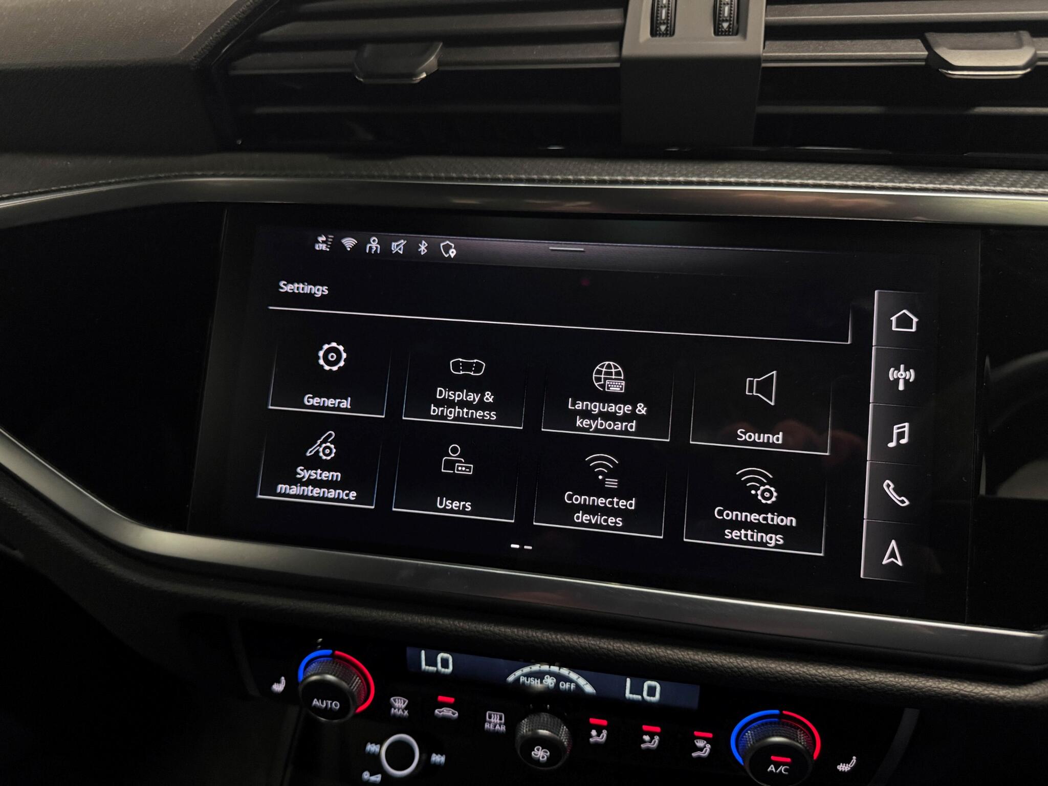 Audi Q3 view 60