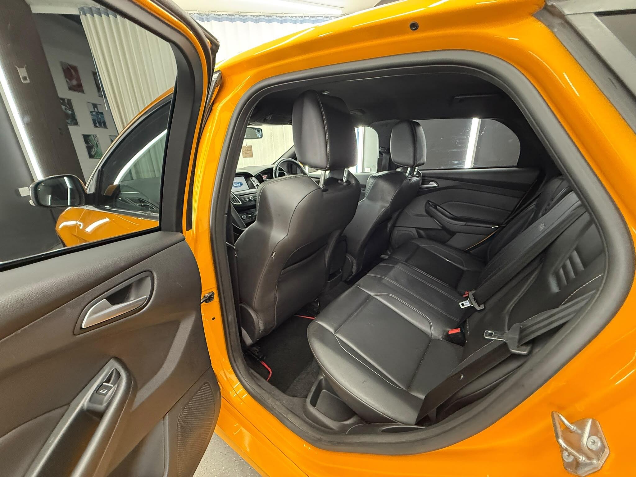 Ford Focus view 29