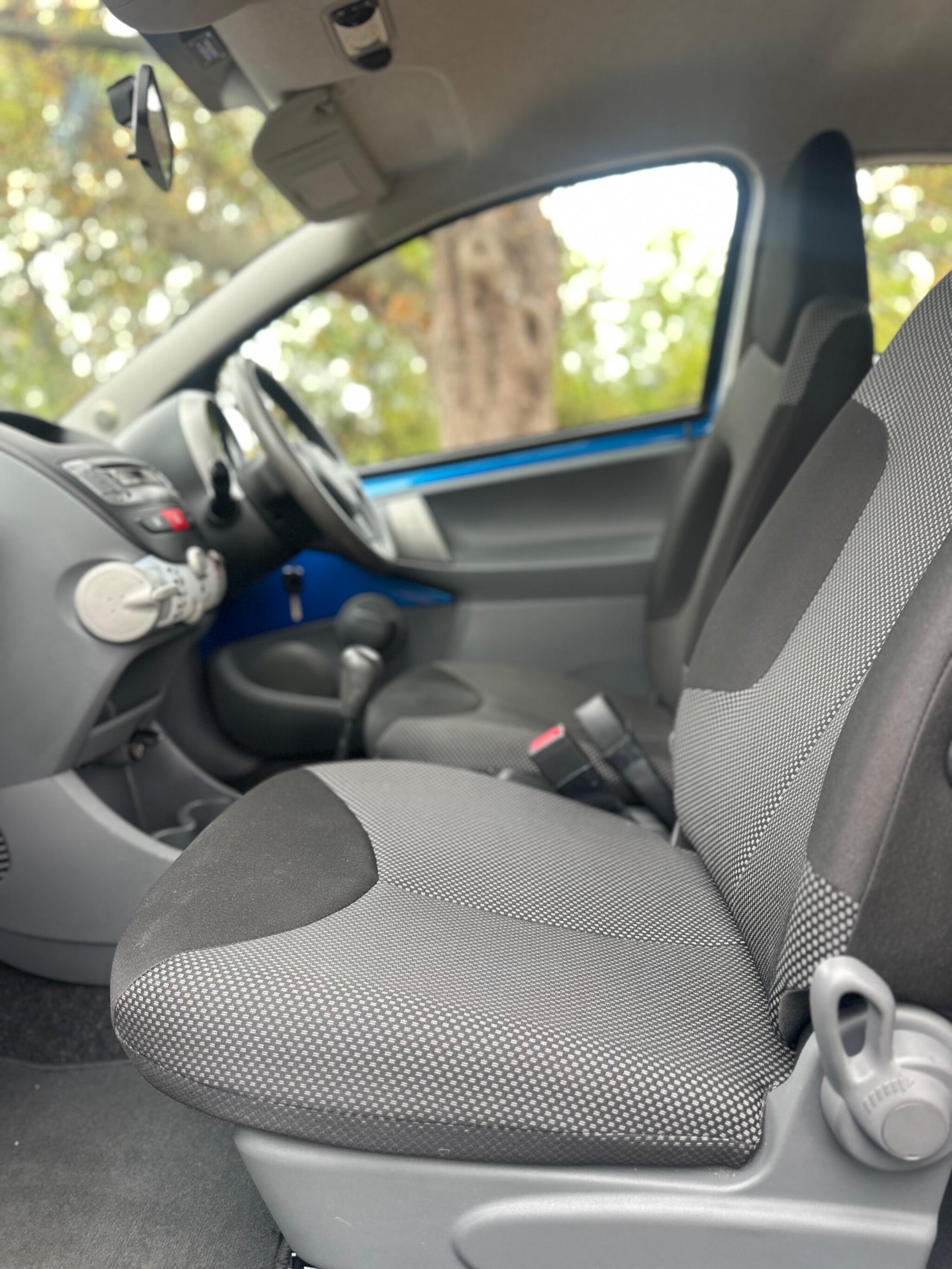 2010 Toyota AYGO image 12