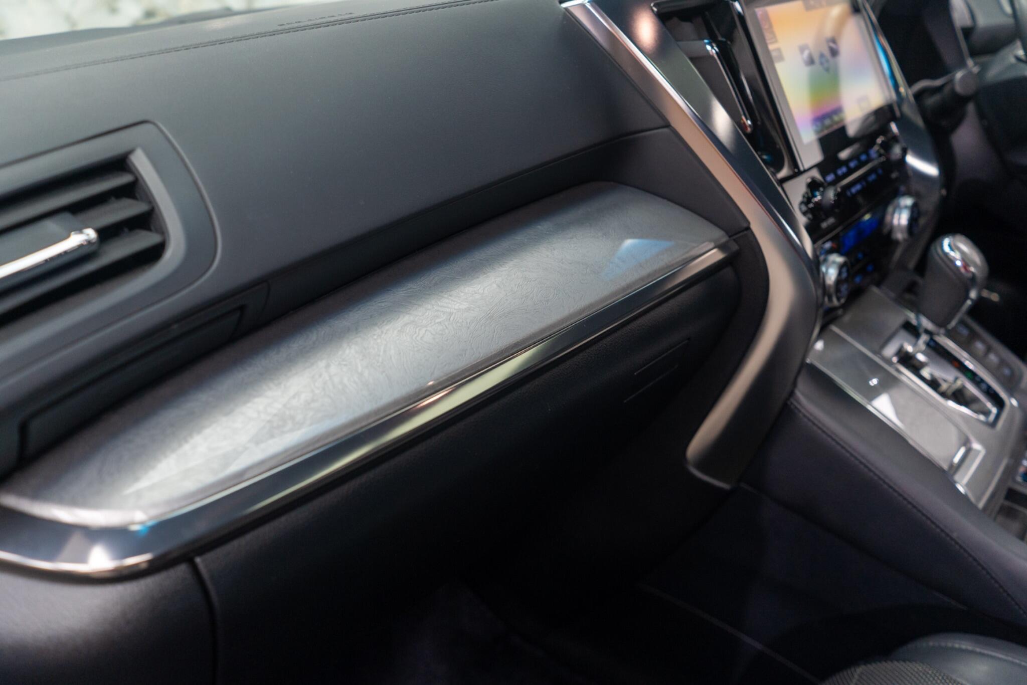 Toyota Alphard view 45