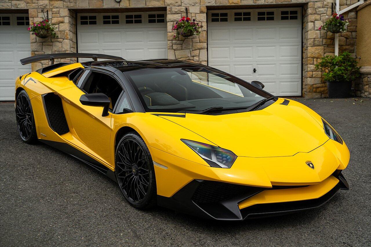 Lamborghini Aventador view 88