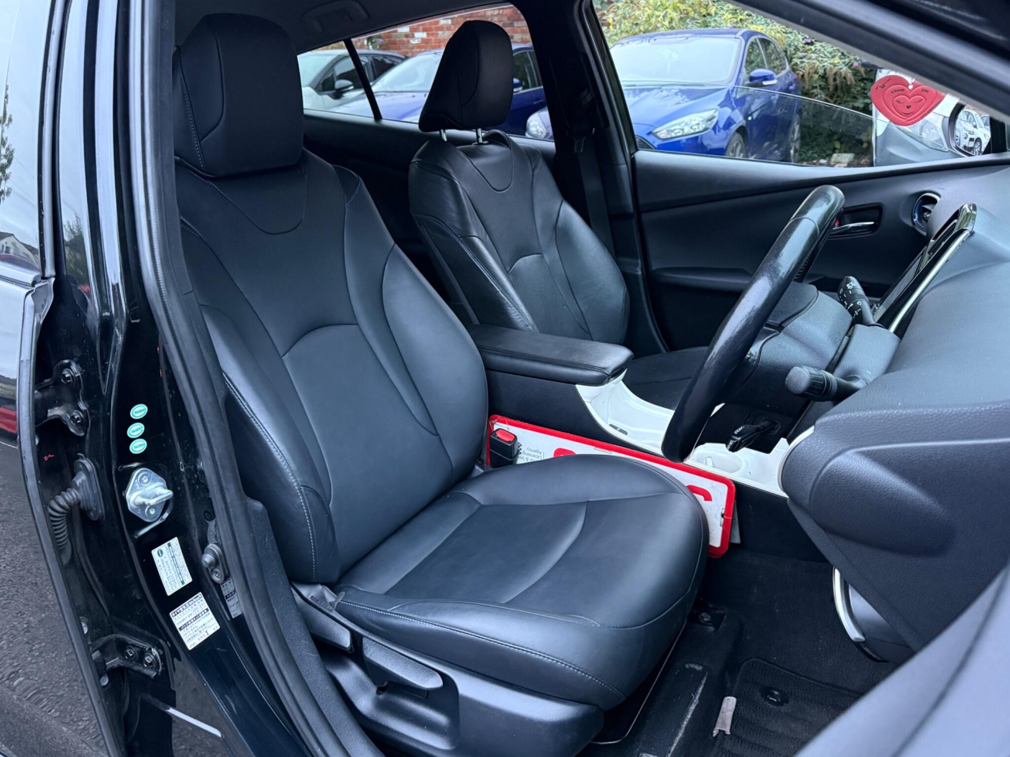 Toyota Prius - Image 13