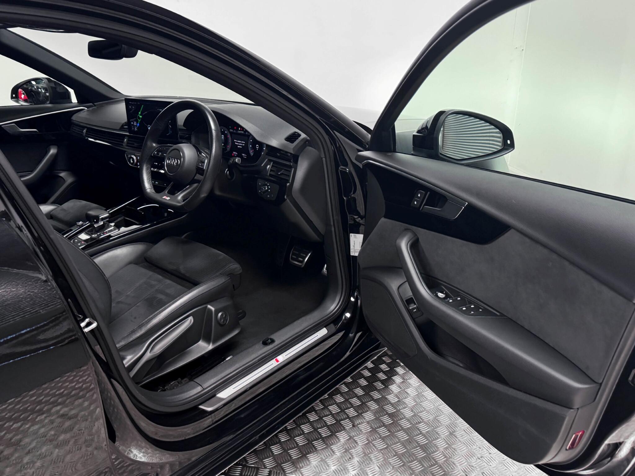 Audi A4 view 17