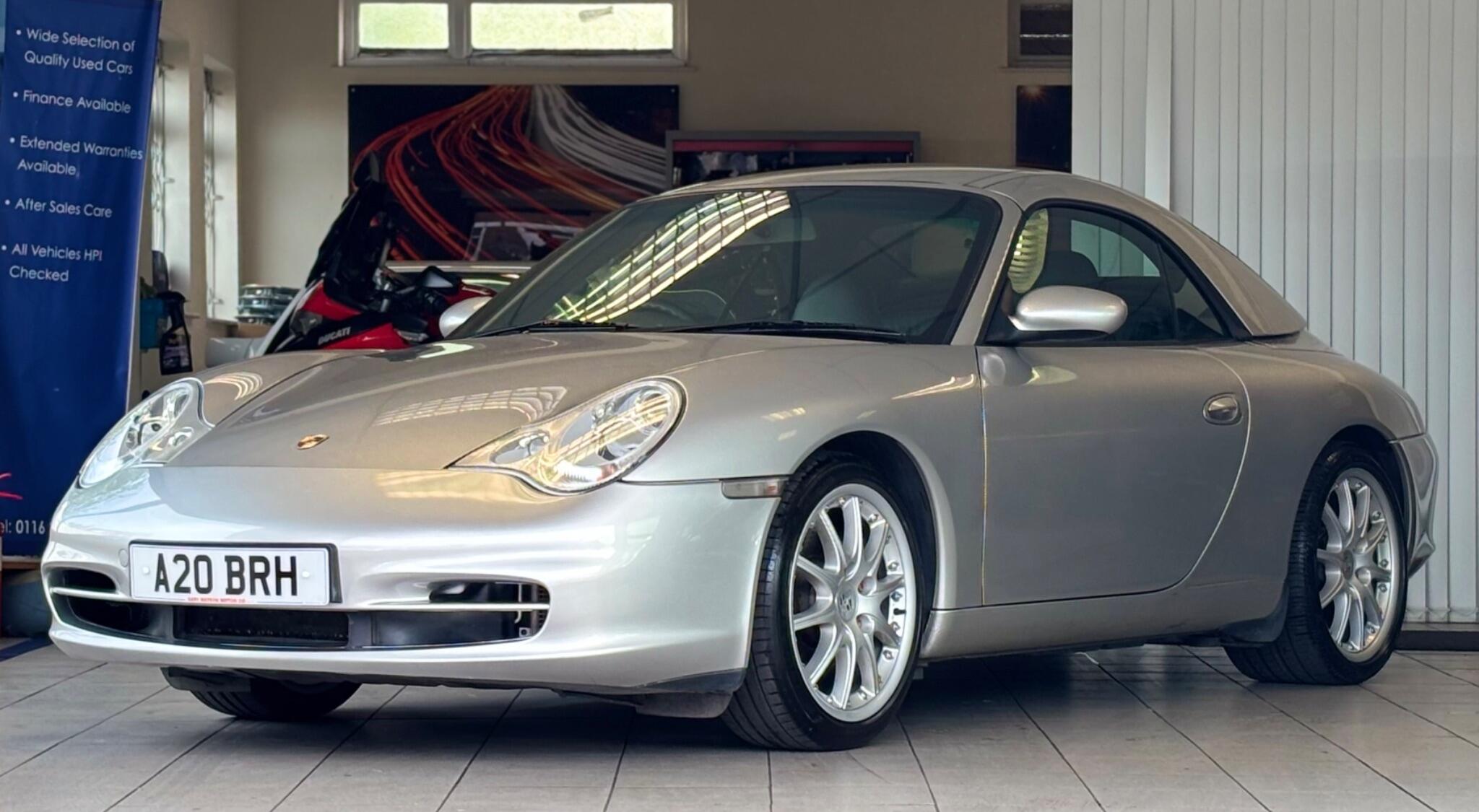 Porsche 911 view 3