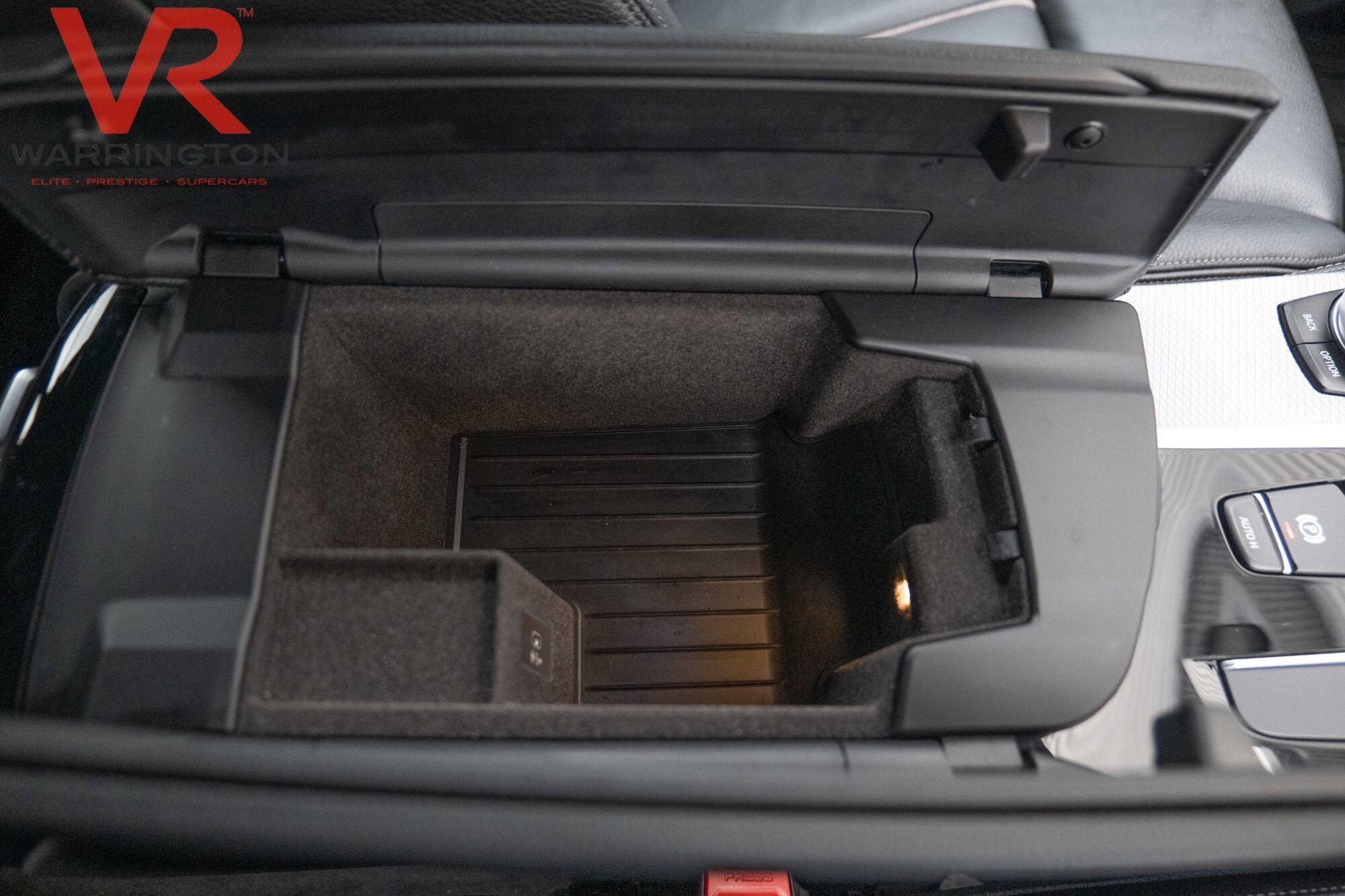 BMW 5 Series view 25