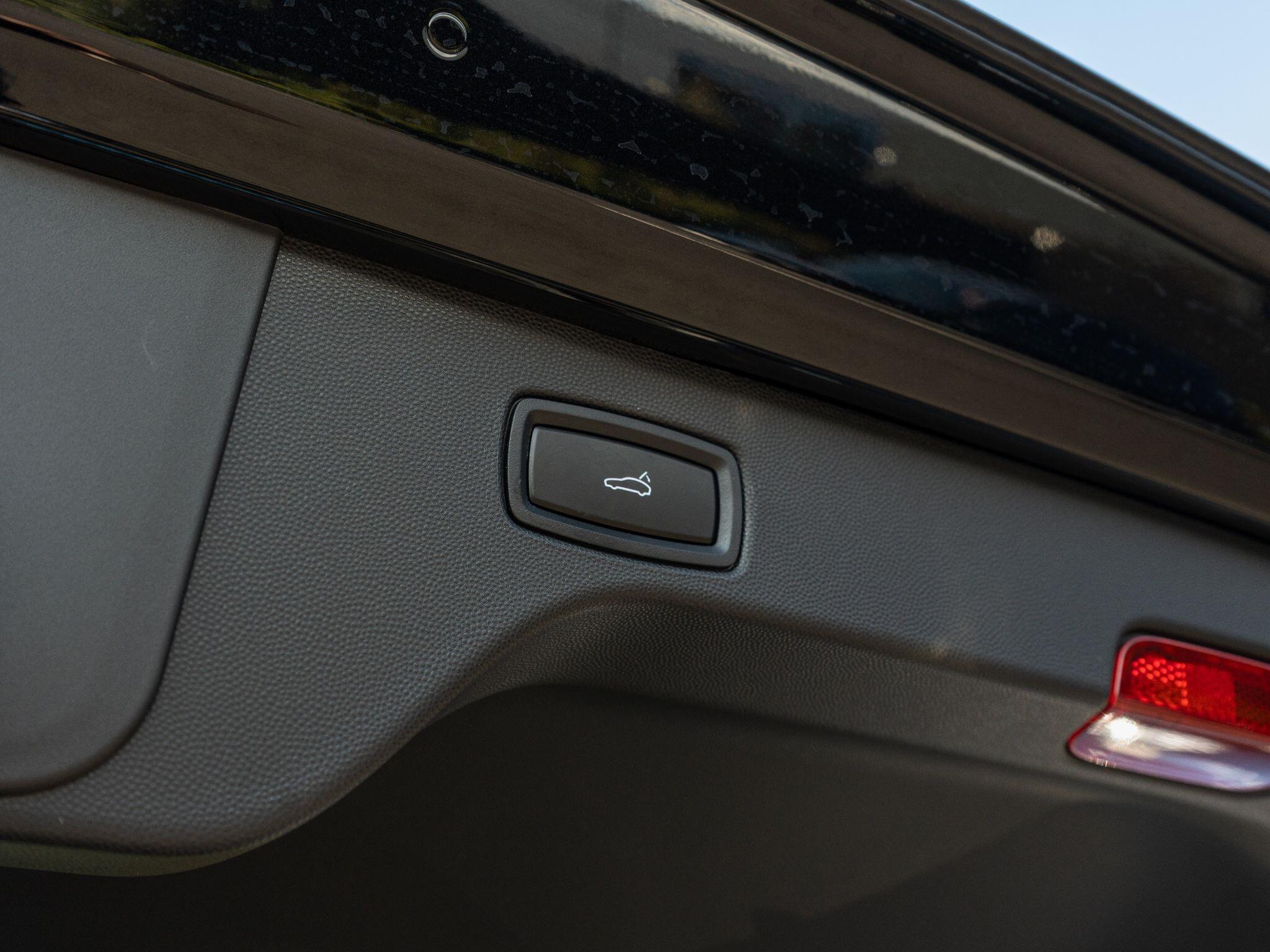 Porsche Macan view 45