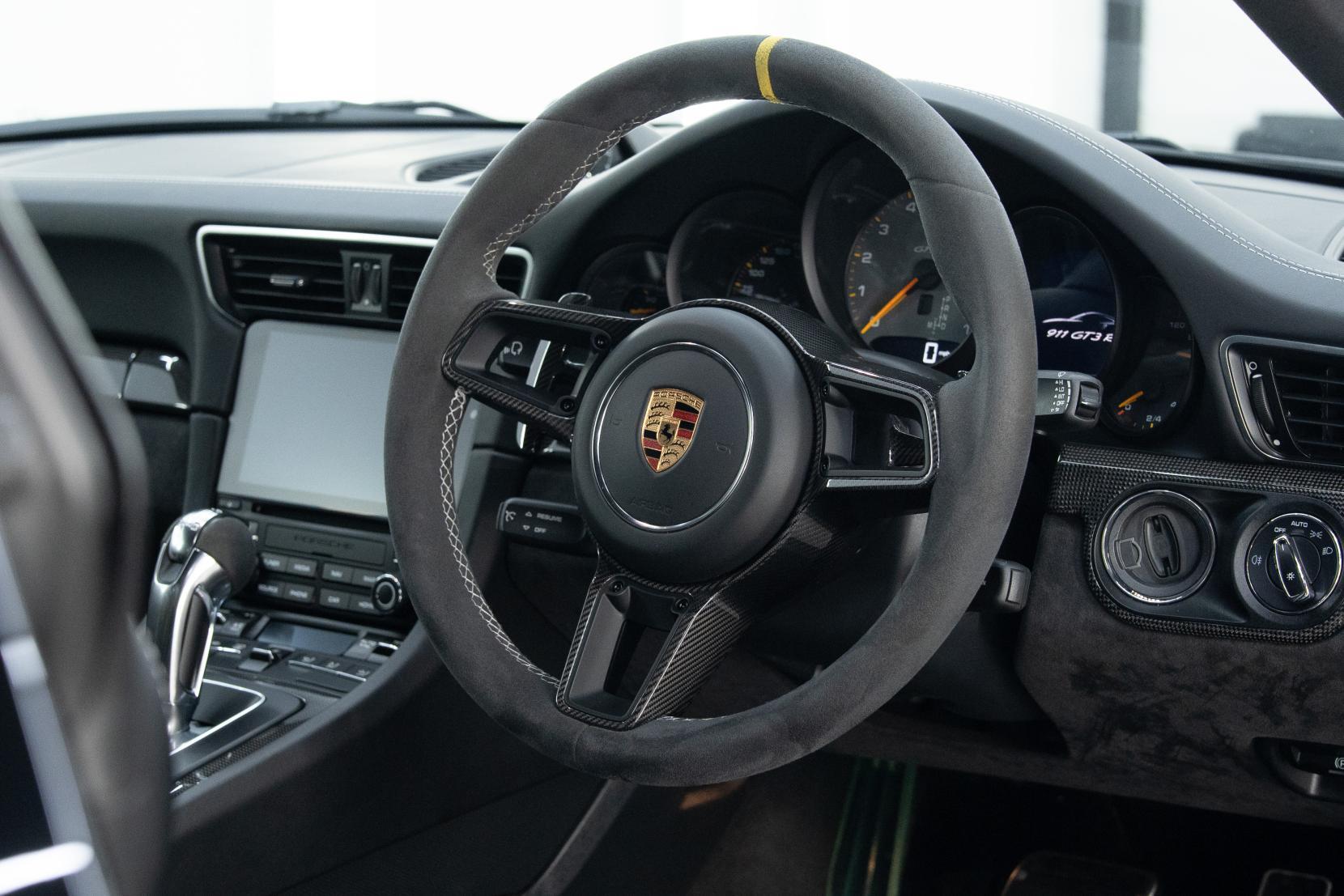 Porsche 911 view 10