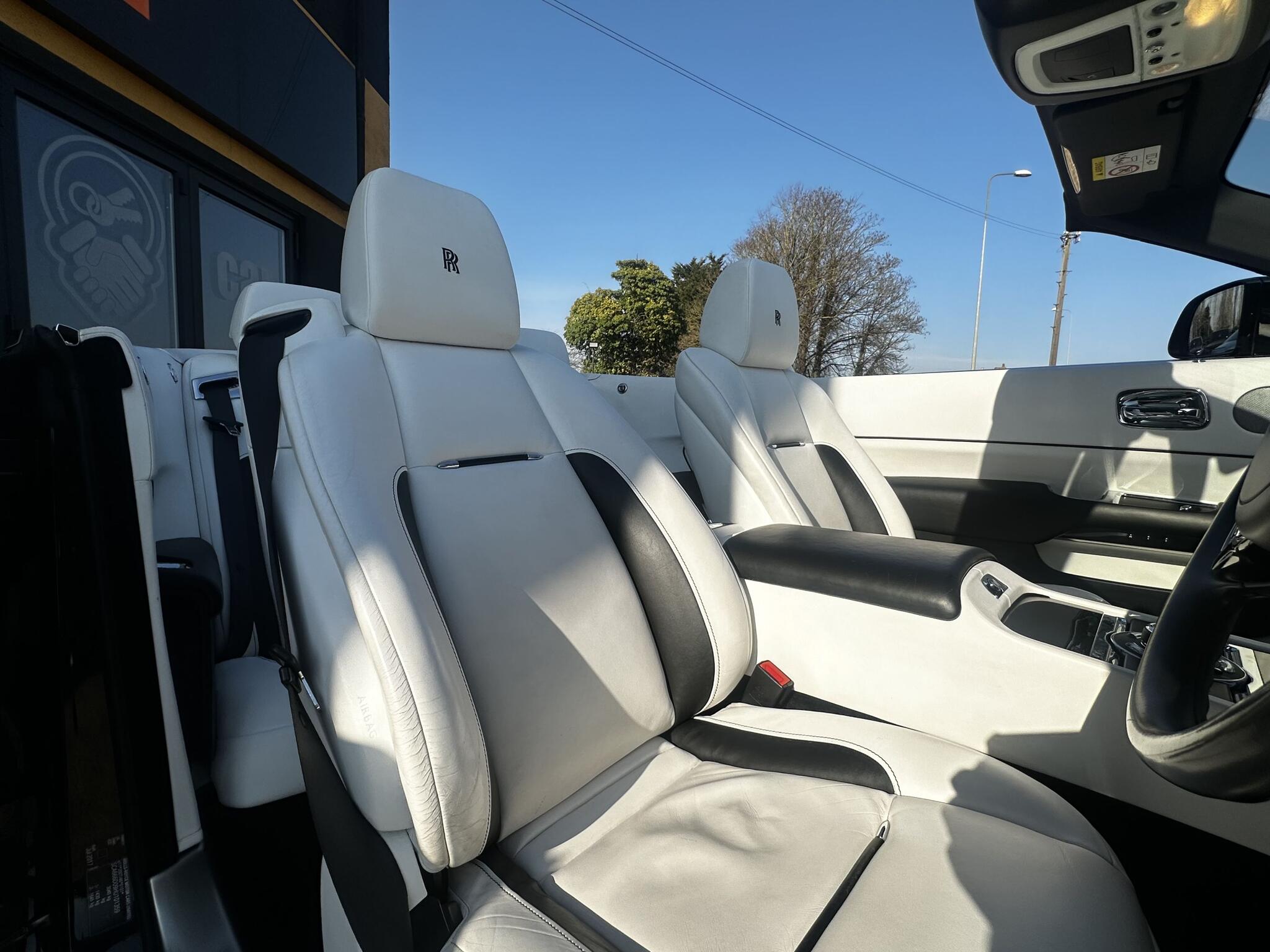 Rolls-Royce Dawn view 18