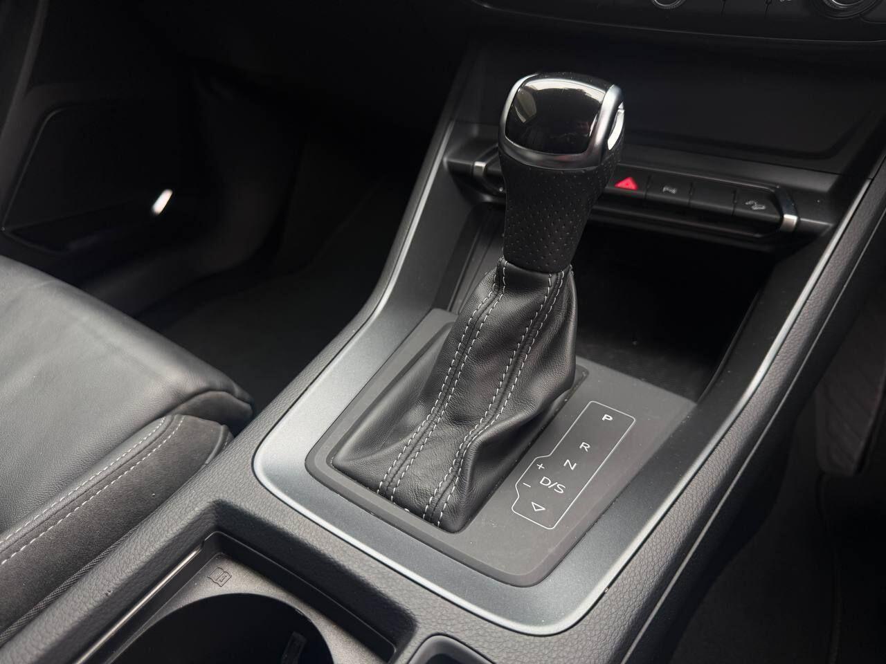 Audi Q3 view 42