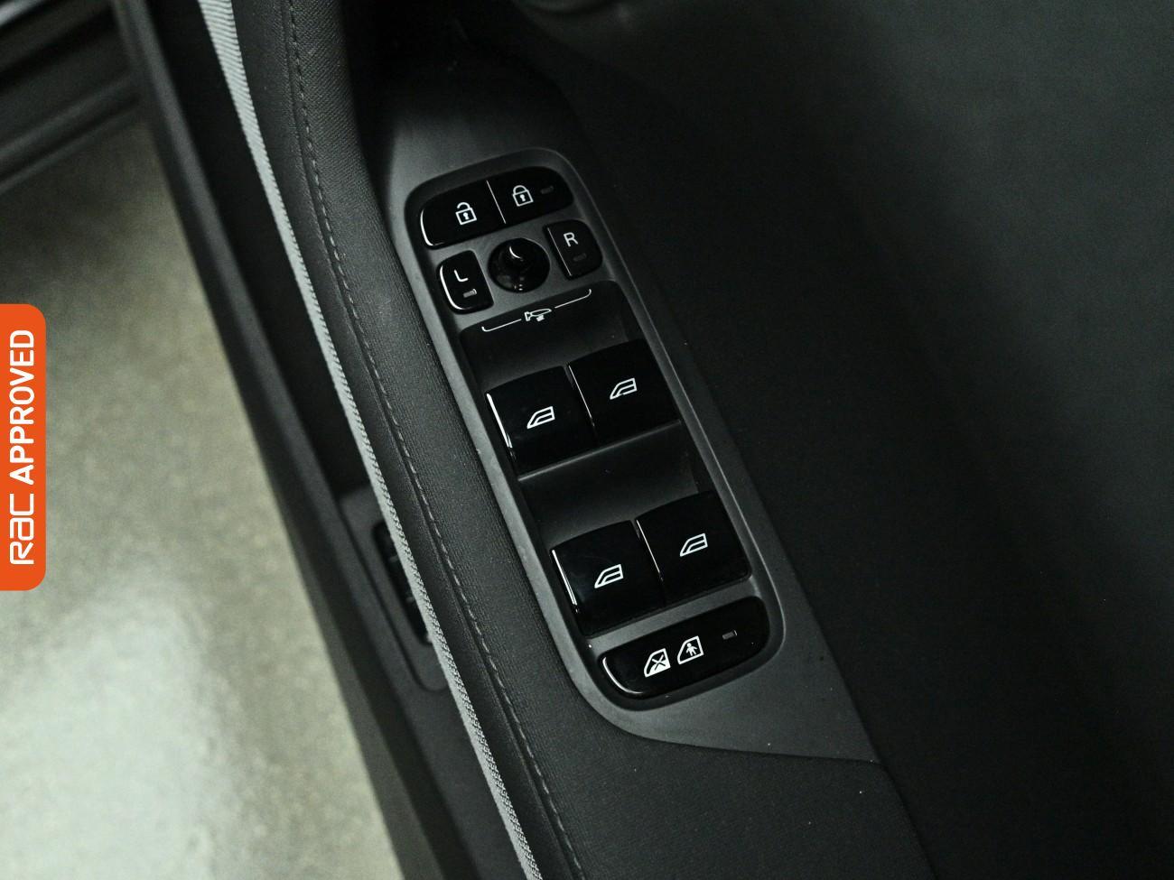 Polestar 2 view 25