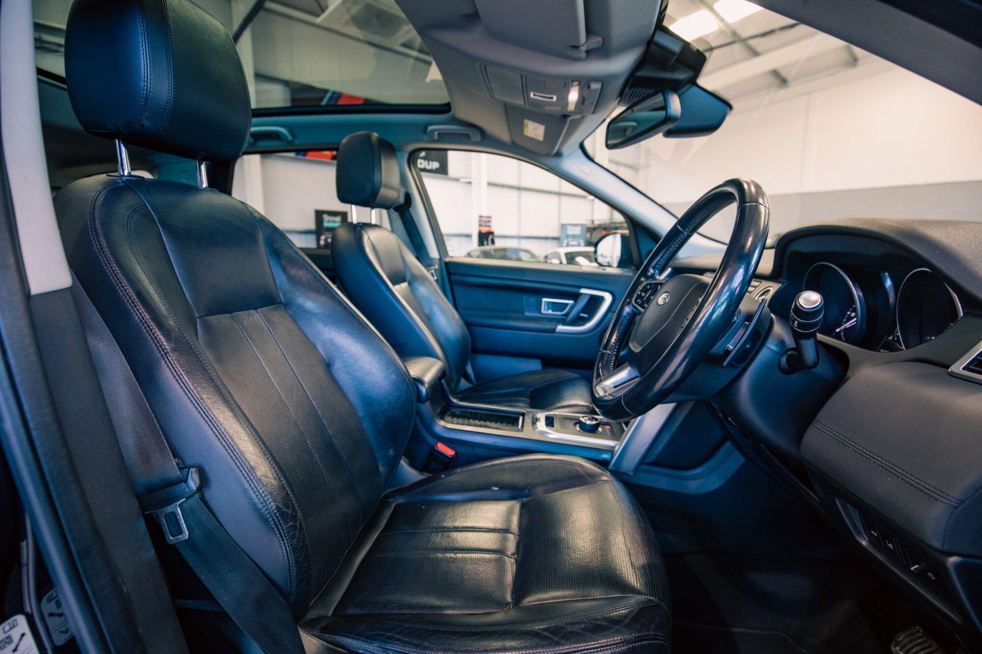 Land Rover Discovery Sport view 3