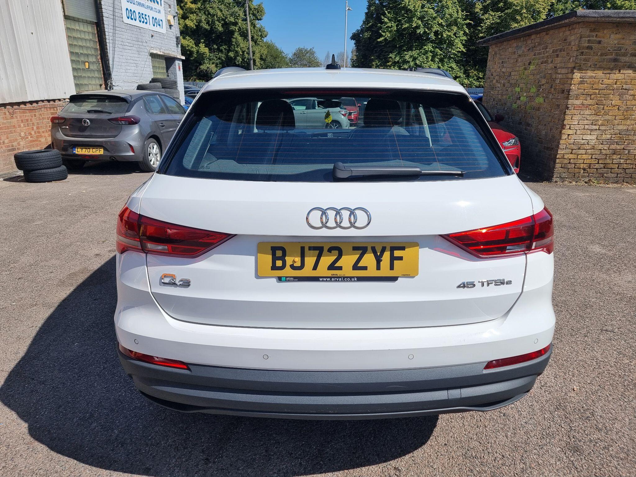 Audi Q3 view 6