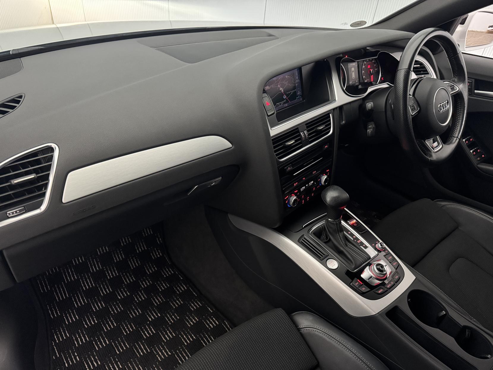 Audi A4 Avant view 47