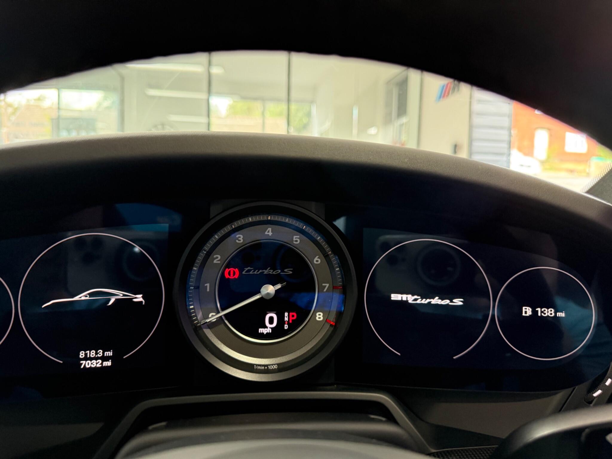 Porsche 911 view 34