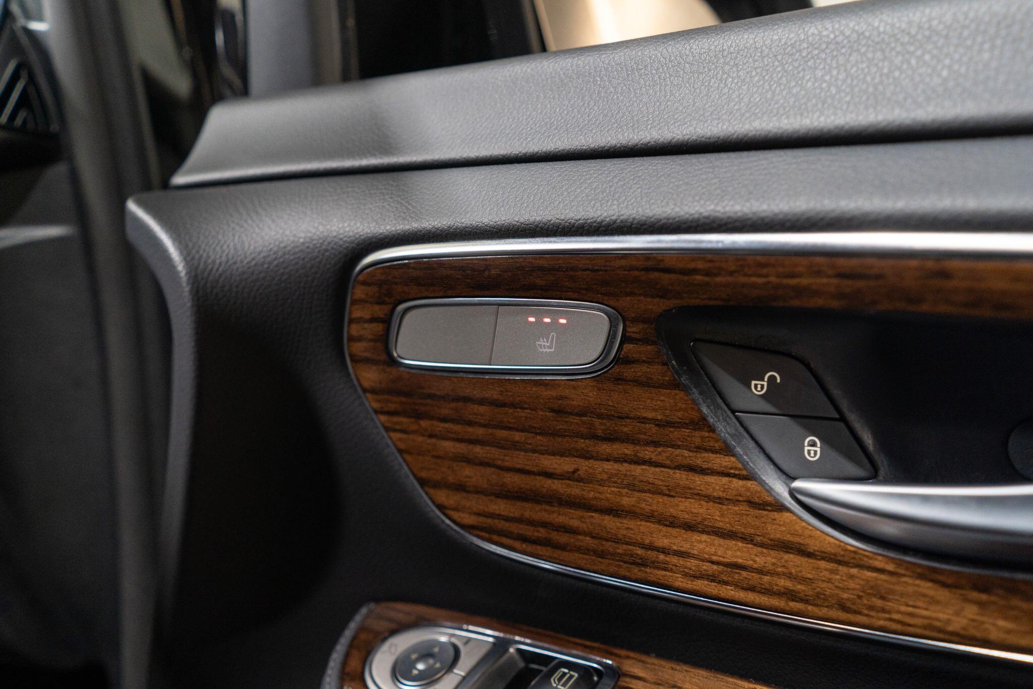 Mercedes-Benz V-Class view 34