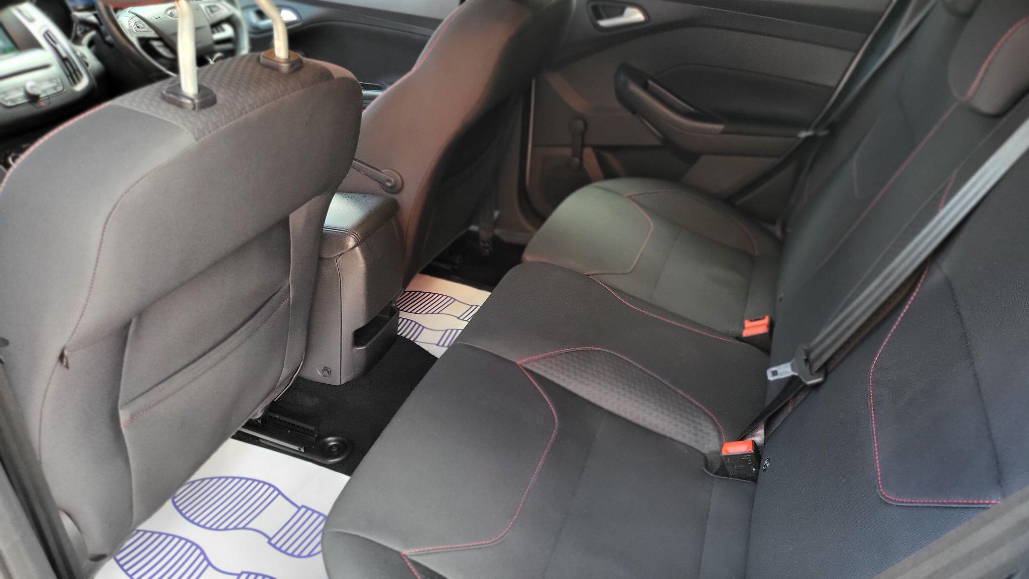 Ford Focus view 16