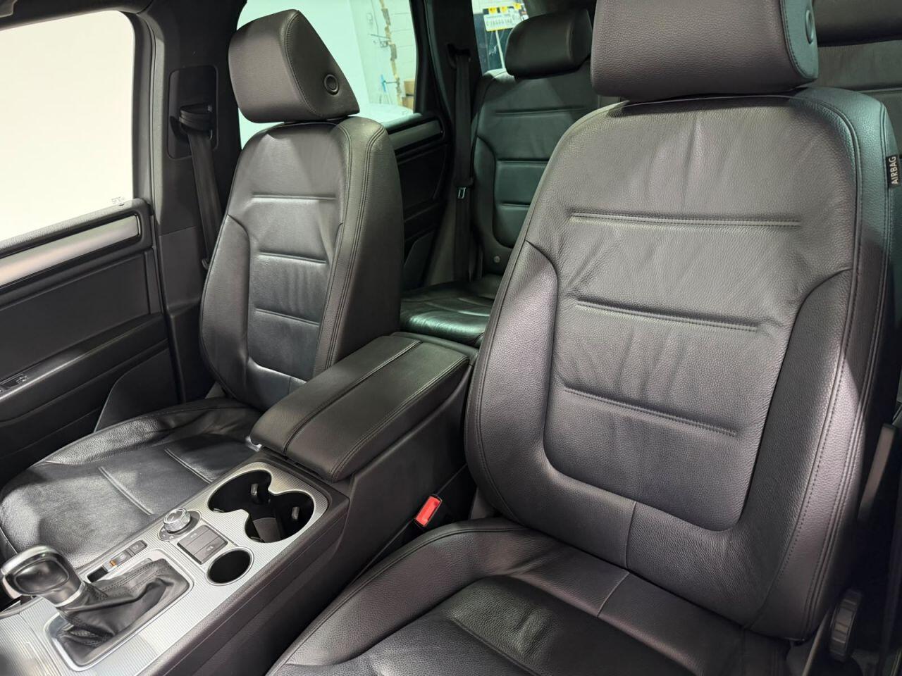 Volkswagen Touareg view 16