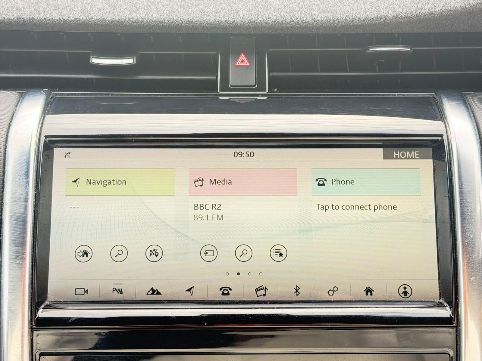 Land Rover Discovery Sport view 22