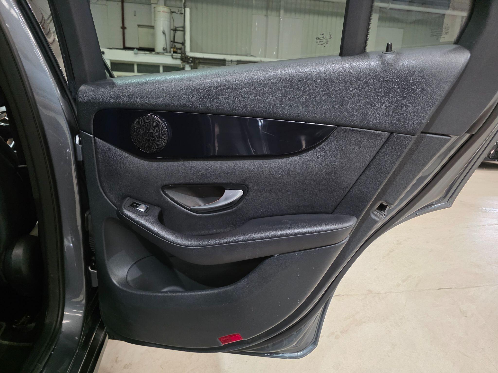 Mercedes-Benz GLC view 23