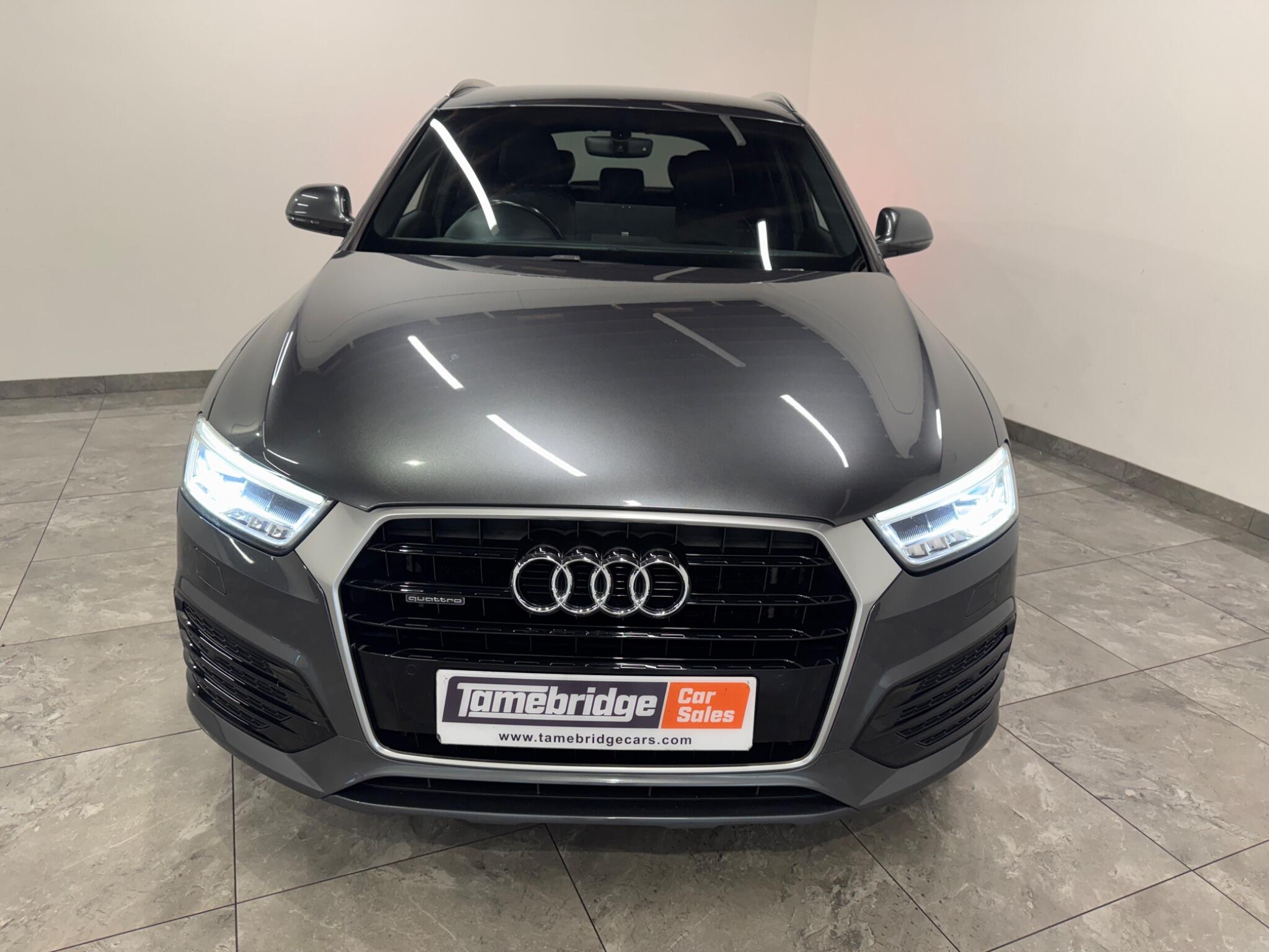Audi Q3 view 3