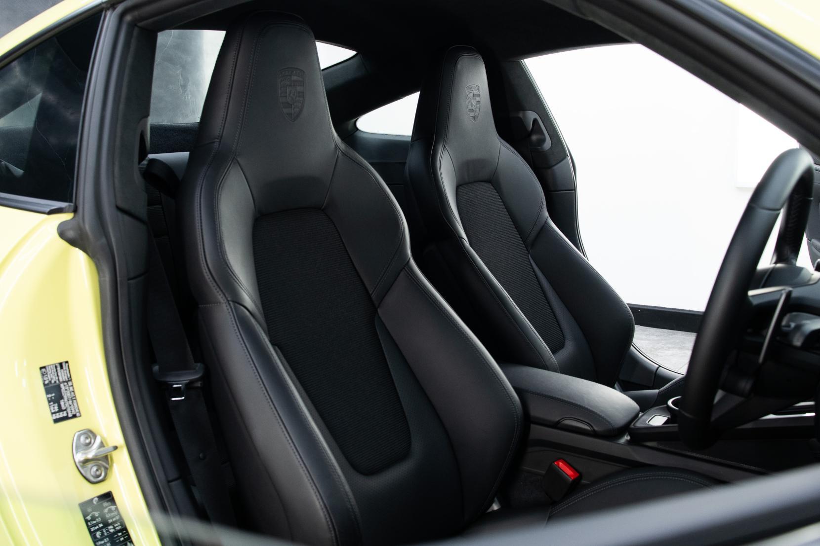 Porsche 911 view 7