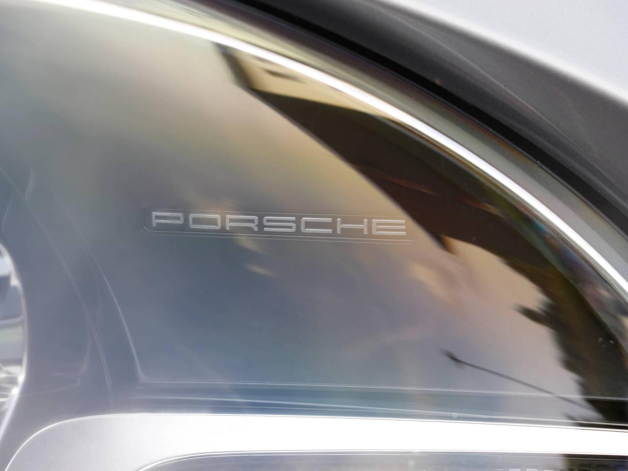 Porsche 911 view 35