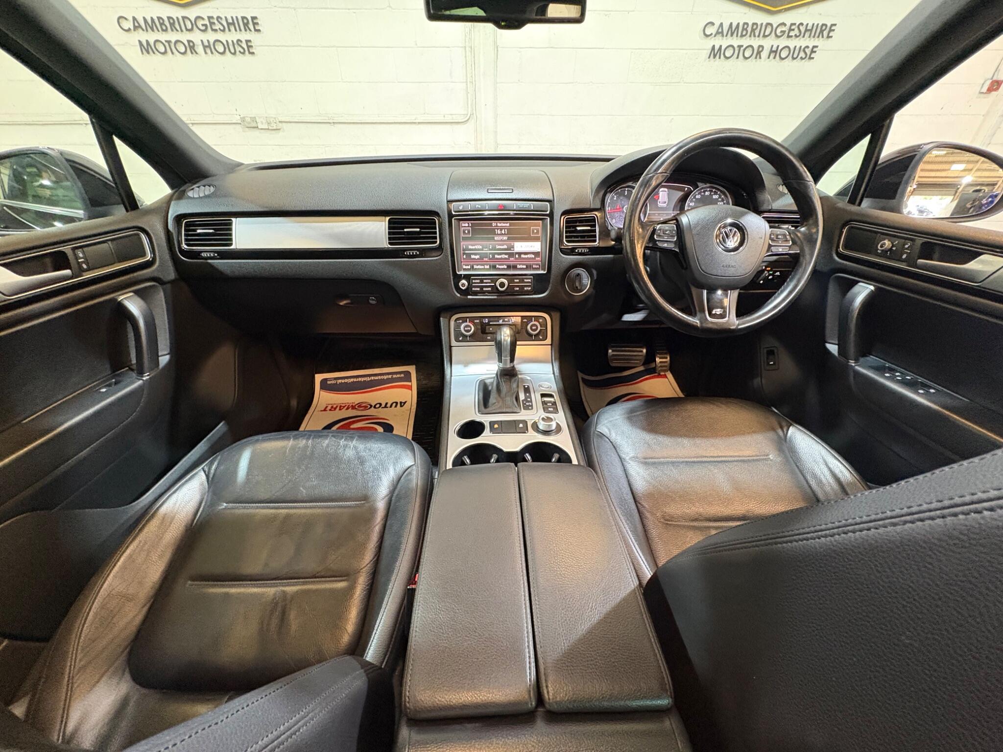 Volkswagen Touareg view 34