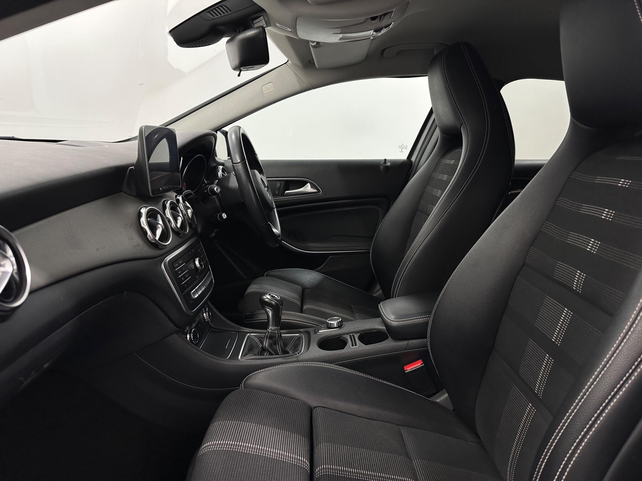 Mercedes-Benz Gla view 35