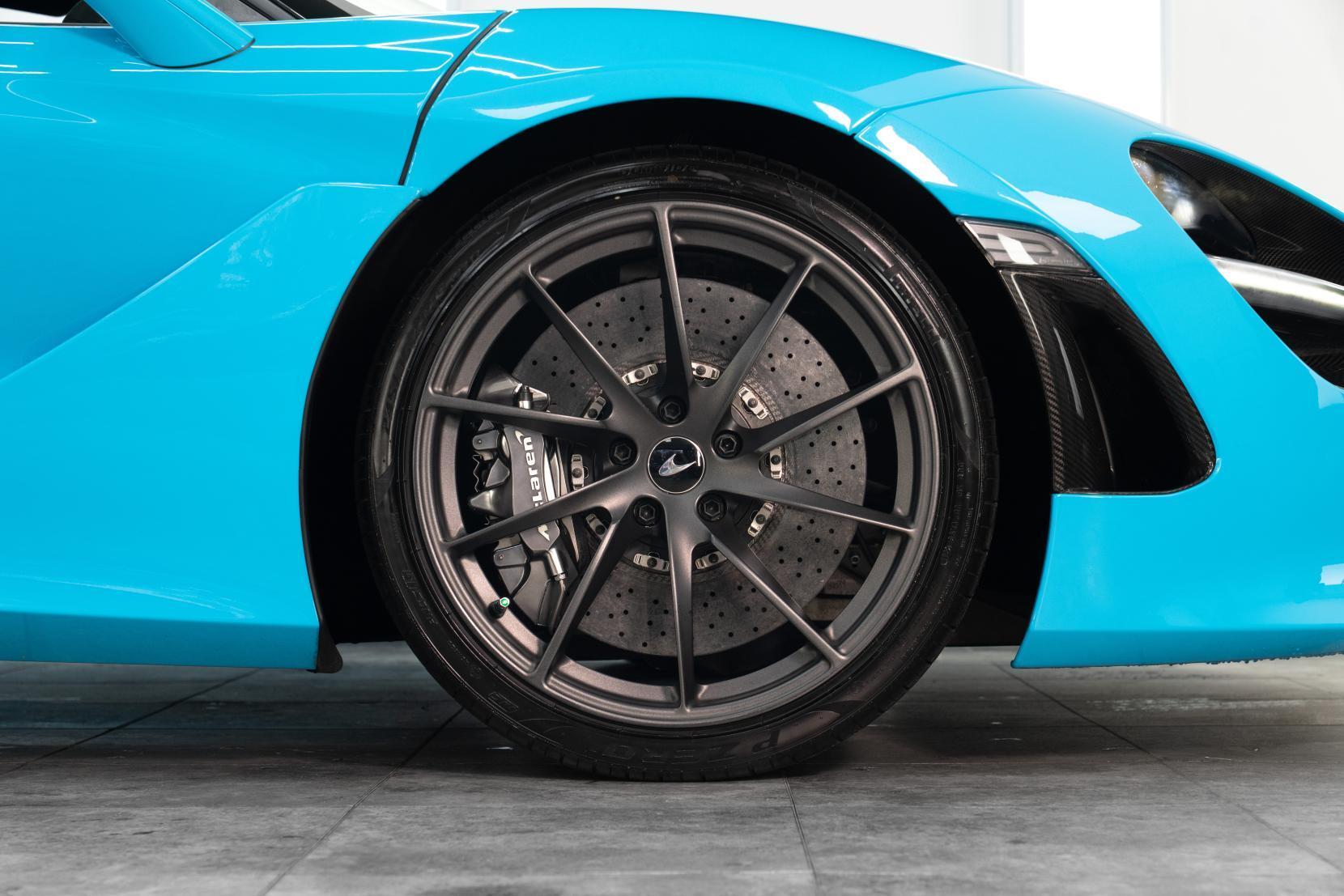 Mclaren 720s view 6