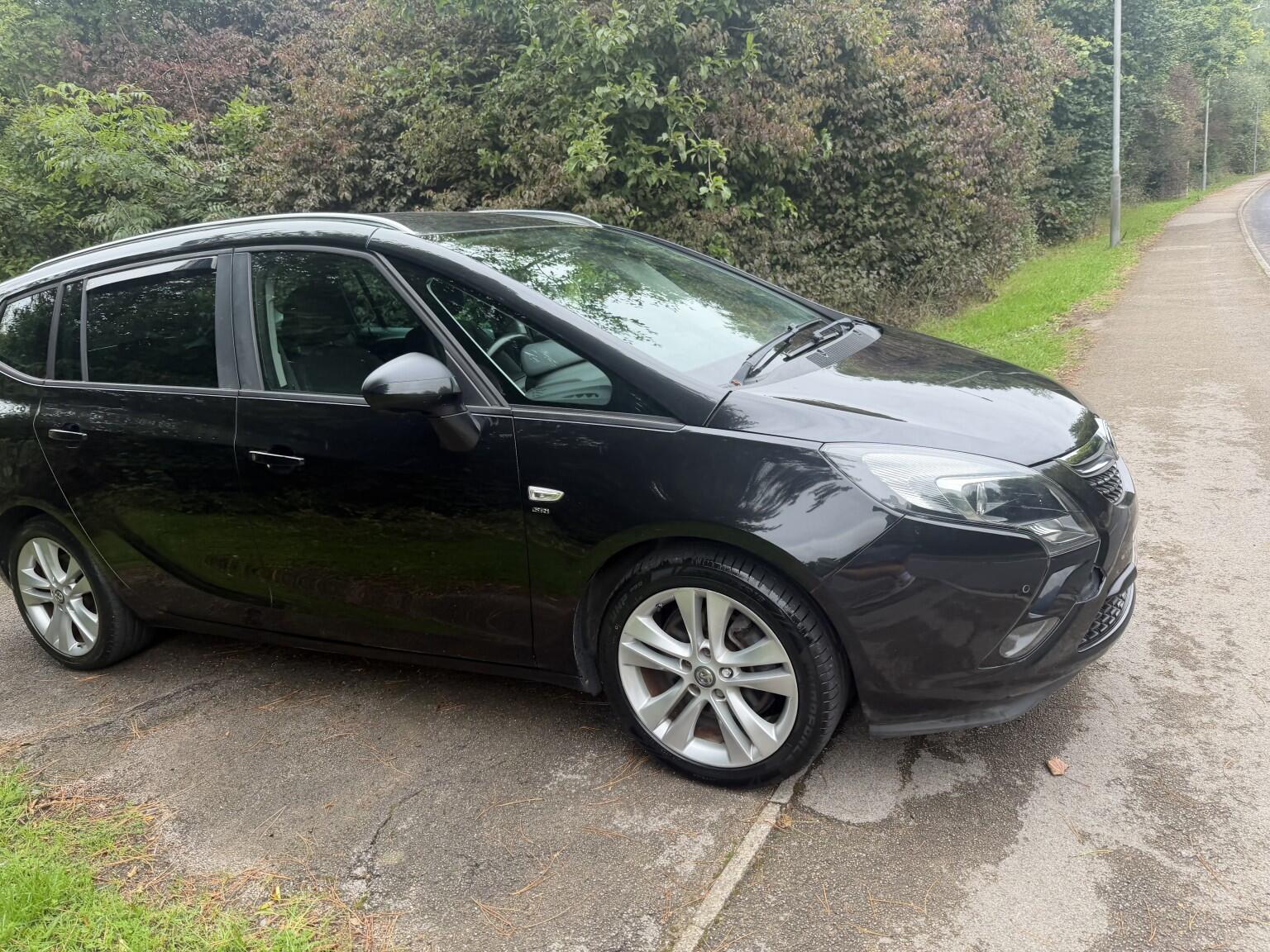 Vauxhall Zafira Tourer view 5