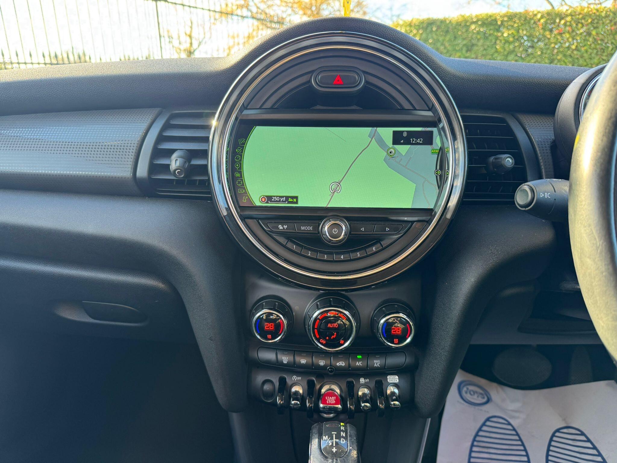 2018 MINI Hatch 1.5 Cooper Steptronic Euro 6 (s/s) 5dr • 107,132 miles image 17